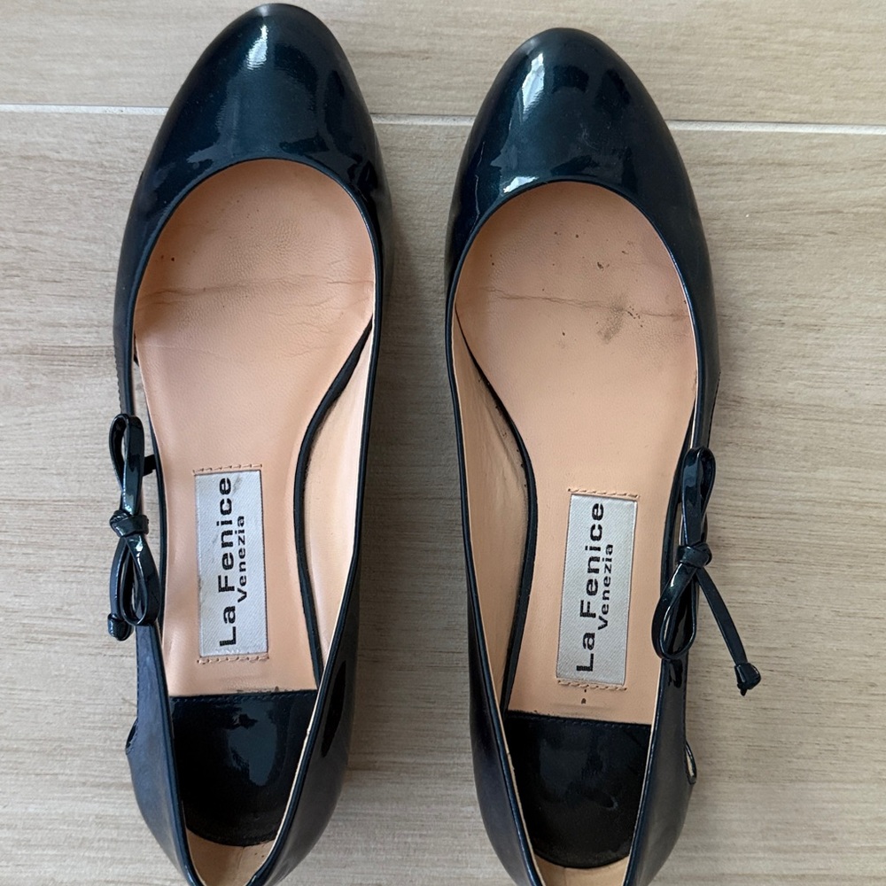 La Fenice Black Patent Leather Flats